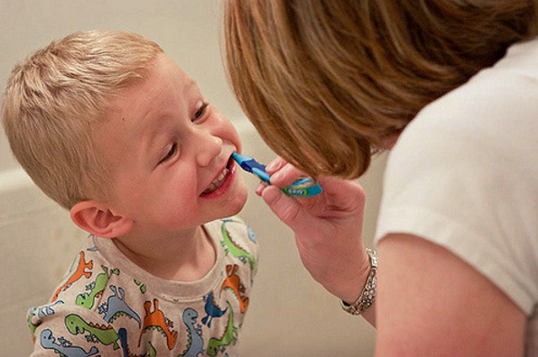 lavar dientes niños